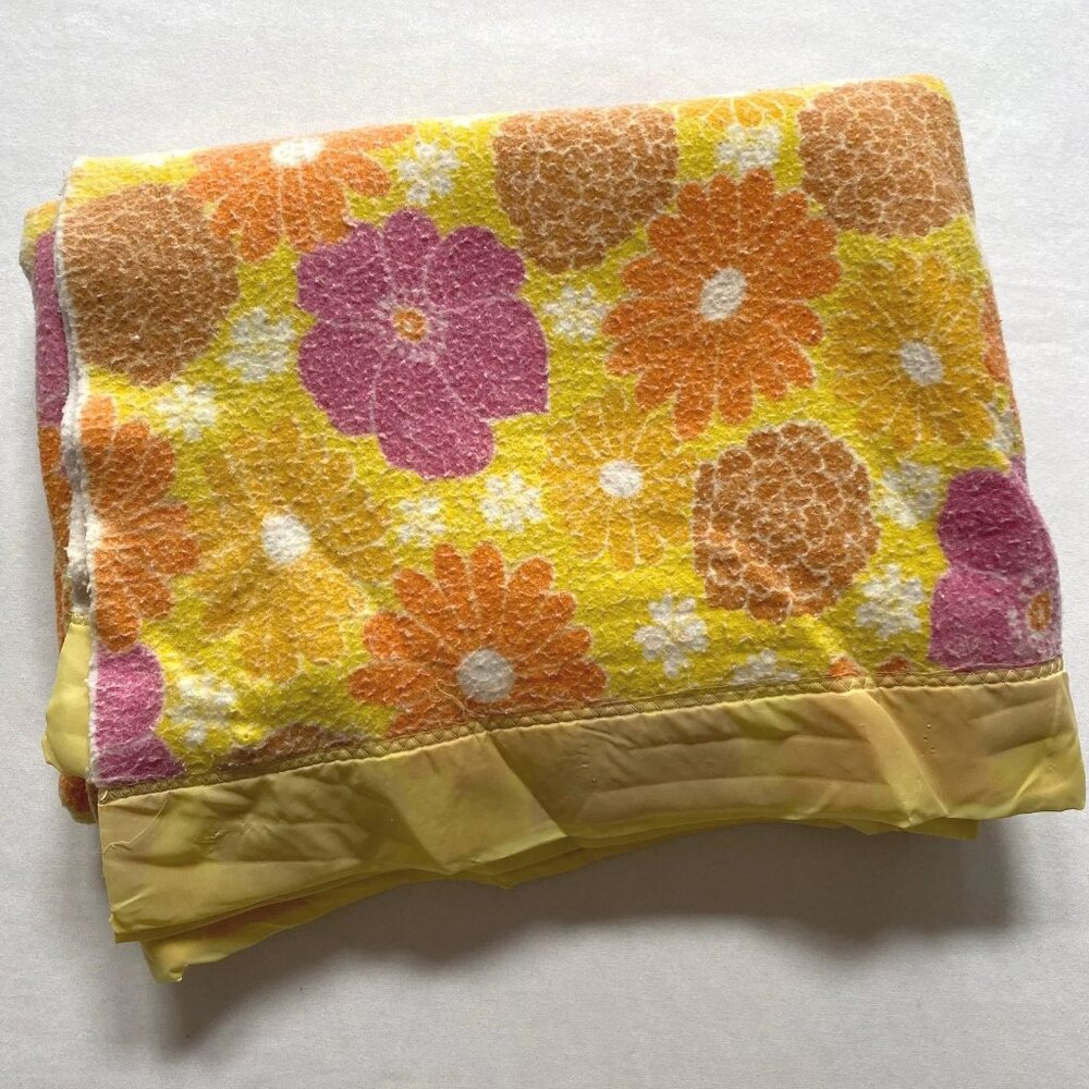 Groovy Blanket Bedspread 1970s Flower Power Bedding Twin Size Floral Wabasso